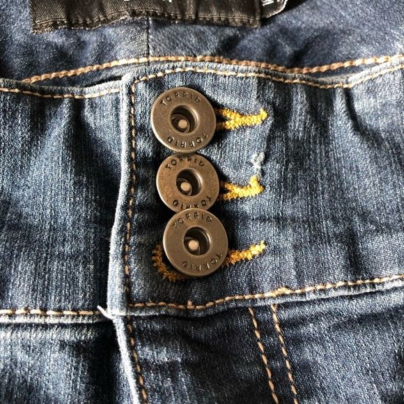 Torrid Medium Wash High Rise Three Button Front Skinny Jeans Size 18 - Picture 5 of 8